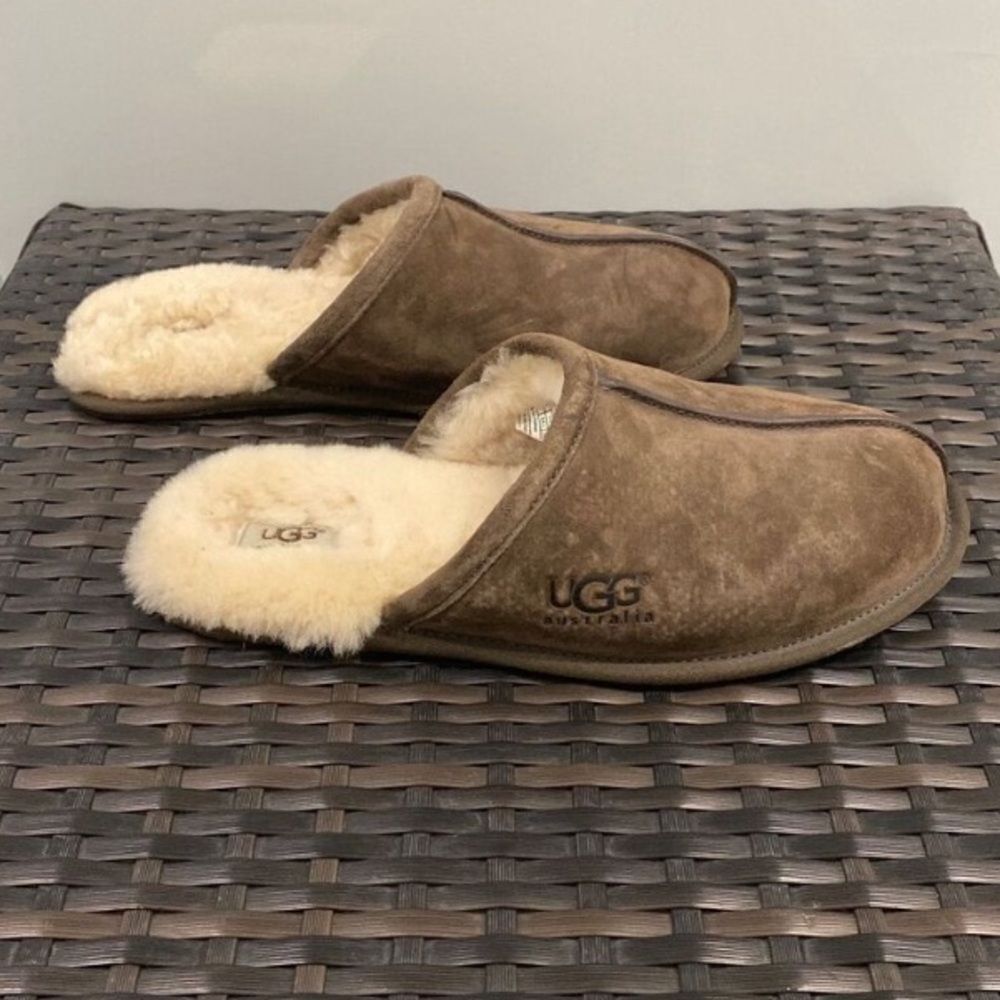 UGGs Men’s Scuff sheepskin slippers size 11